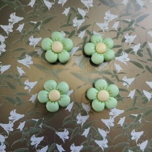 Mint Green And Yellow Flower Jibbits